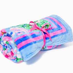 Lilly Pulitzer Vibrant Pink and Blue Fleece Blanket NWT